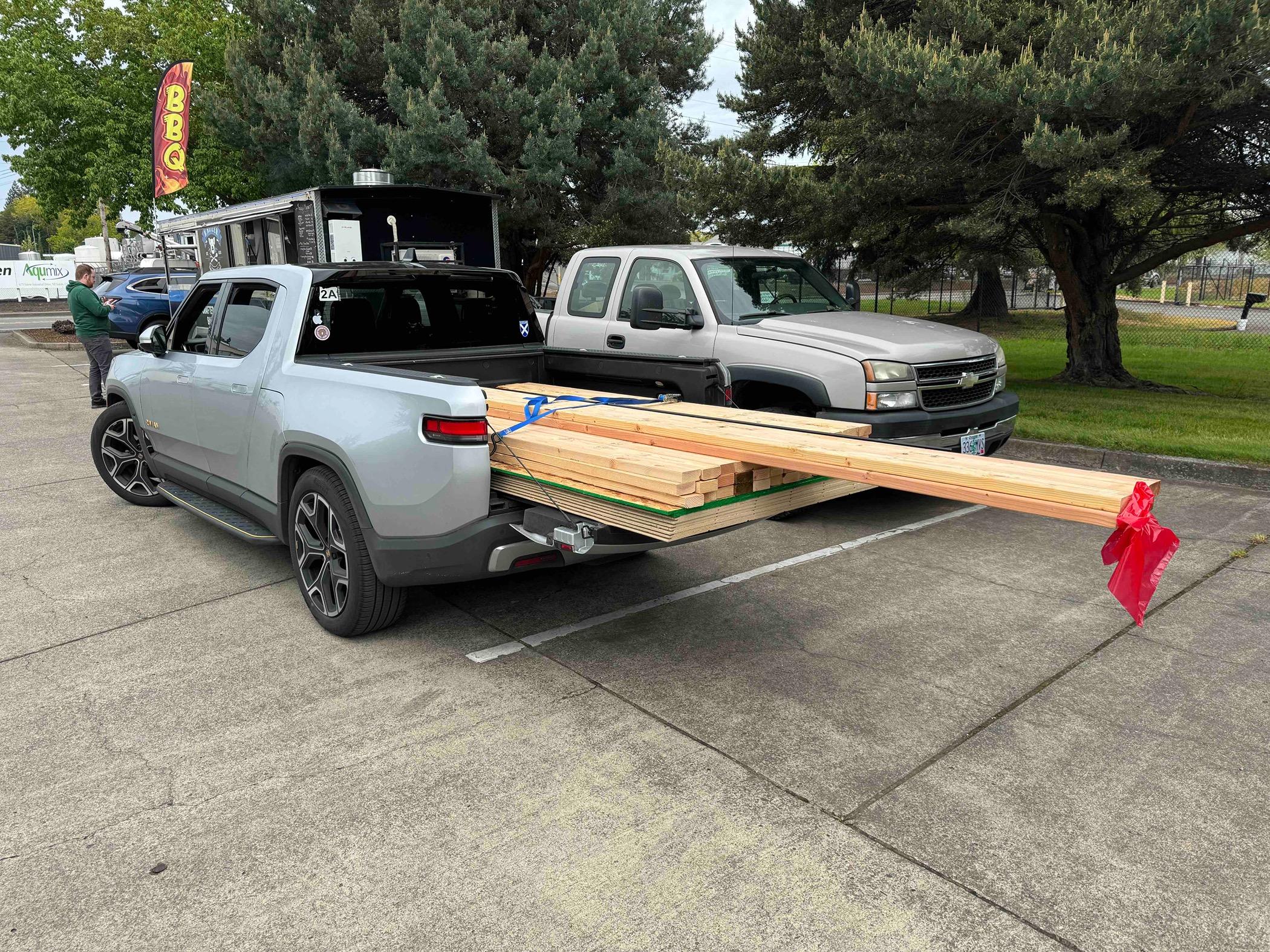 Rivian R1T R1S Hauling lumber with R1T? R1T lumber