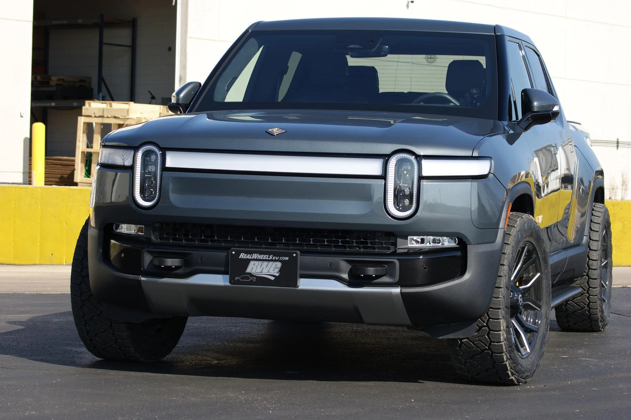 Rivian R1T R1S Best running boards recommendations for R1T ? DSC00970