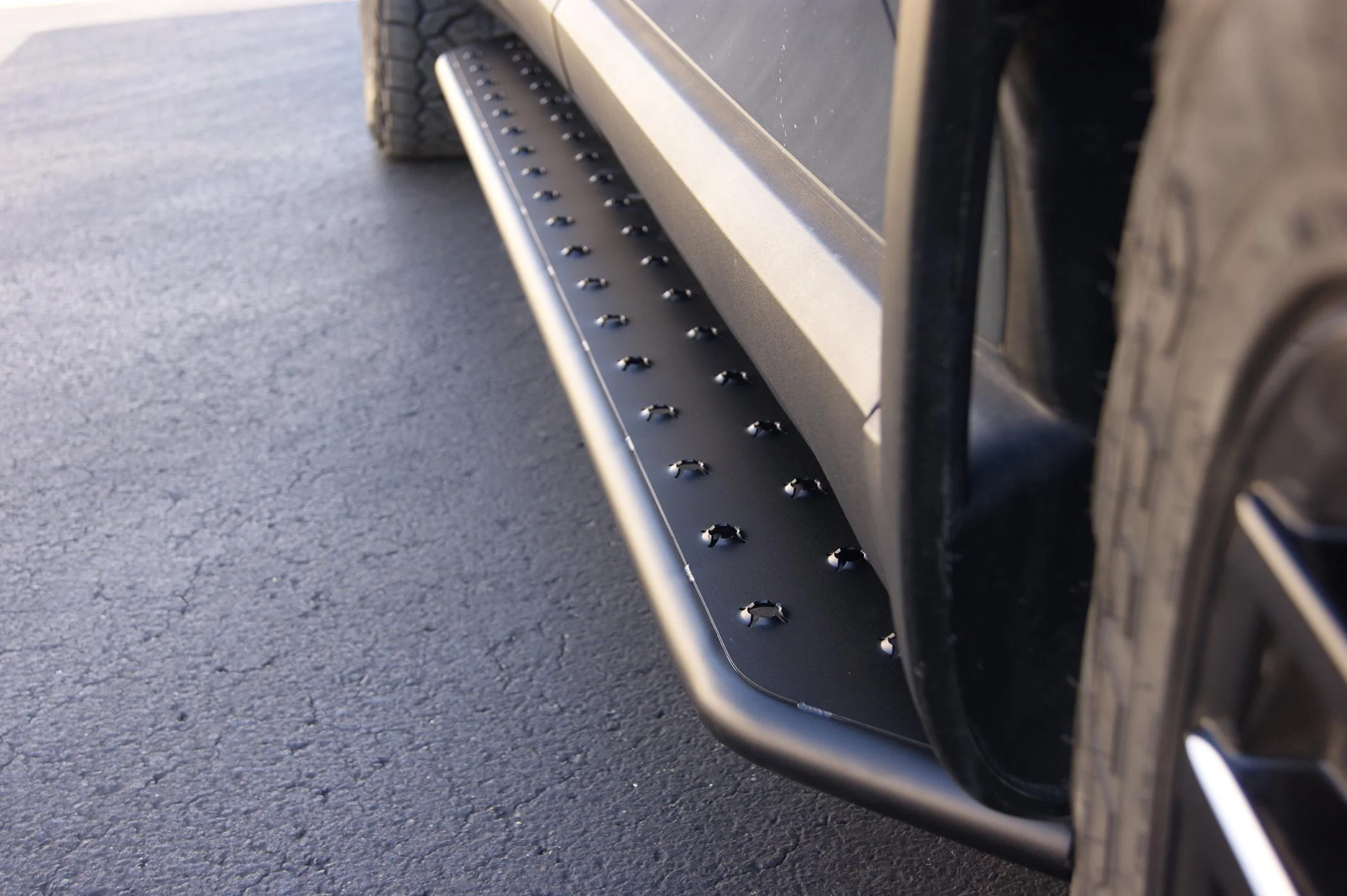 Rivian R1T R1S Best running boards recommendations for R1T ? DSC01008
