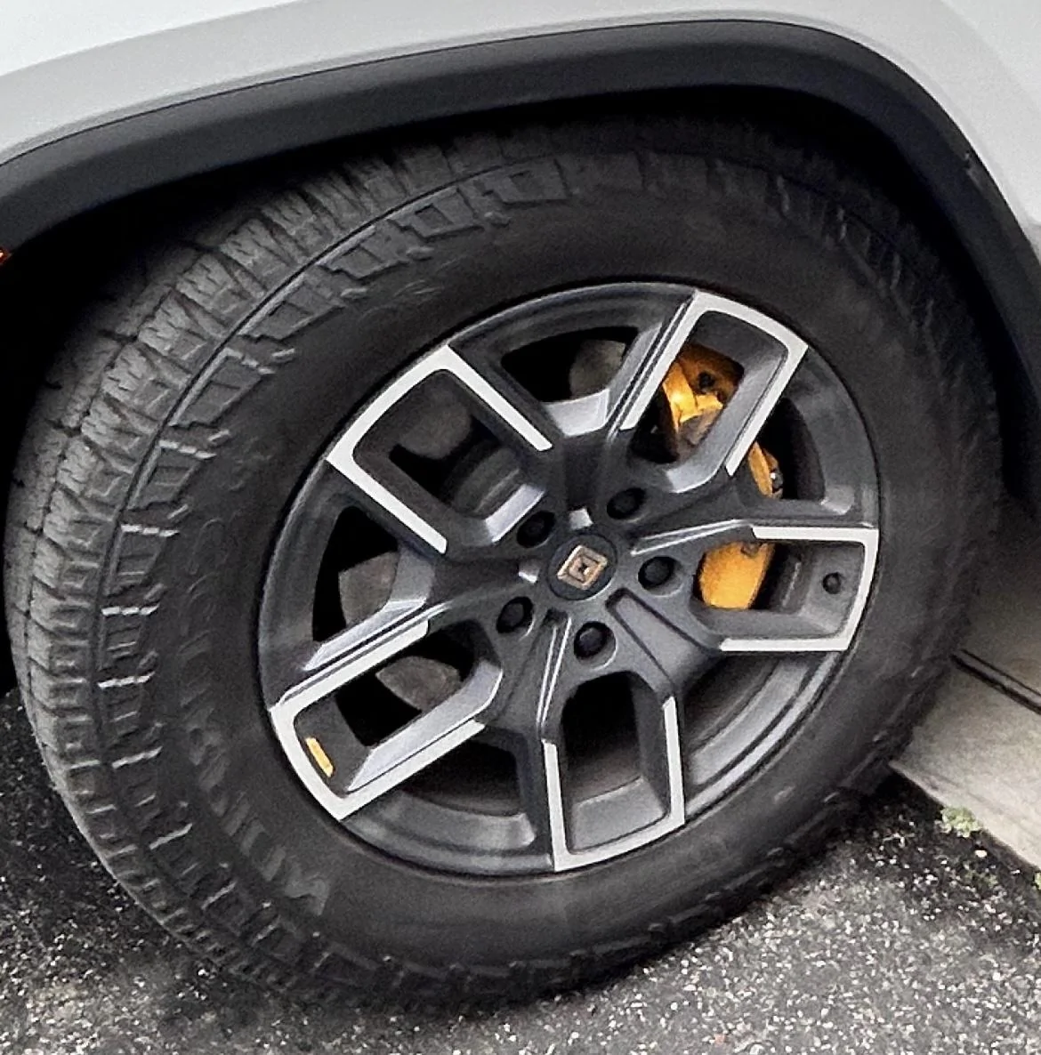 Rivian R1T R1S YOKOHAMA GEOLANDAR CV 4S | 275/60R20 - 116H - 660AA - 3PMSF IMG_3537