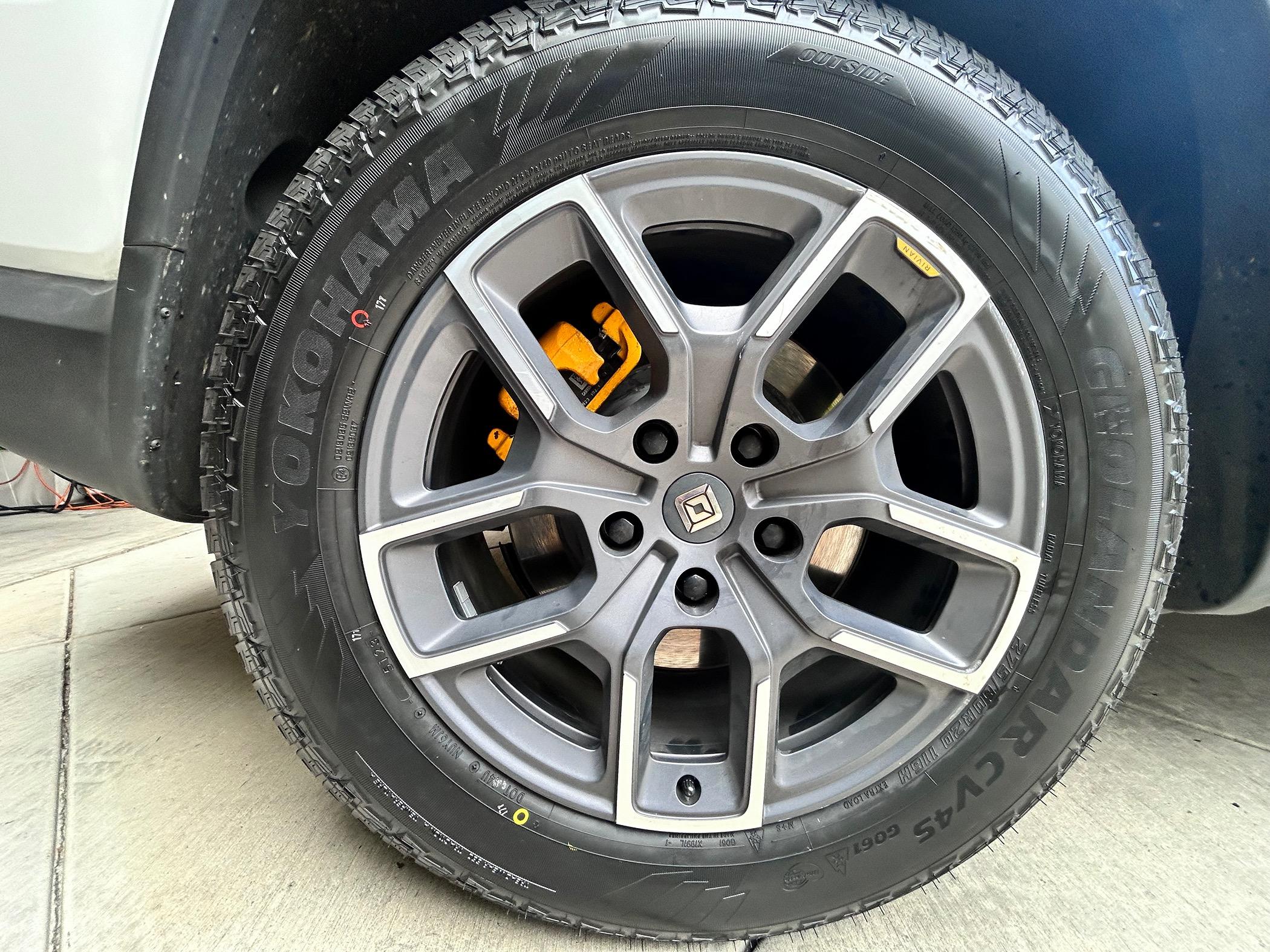 Rivian R1T R1S YOKOHAMA GEOLANDAR CV 4S | 275/60R20 - 116H - 660AA - 3PMSF IMG_3545