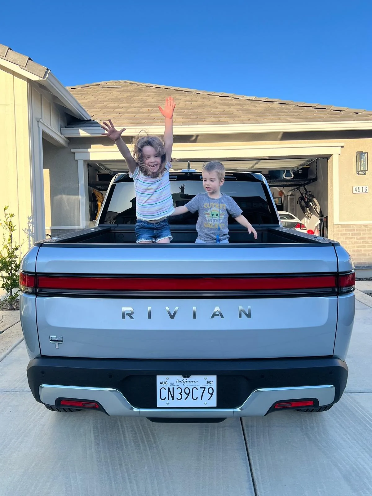 Rivian R1T R1S Standard + Battery Delivery Confirmed IMG_3941