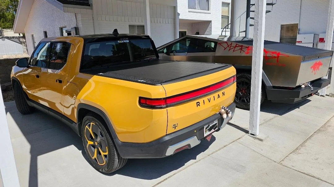 Rivian R1T R1S COMPASS YELLOW R1T Photos Screenshot_20240512_021451_Gallery