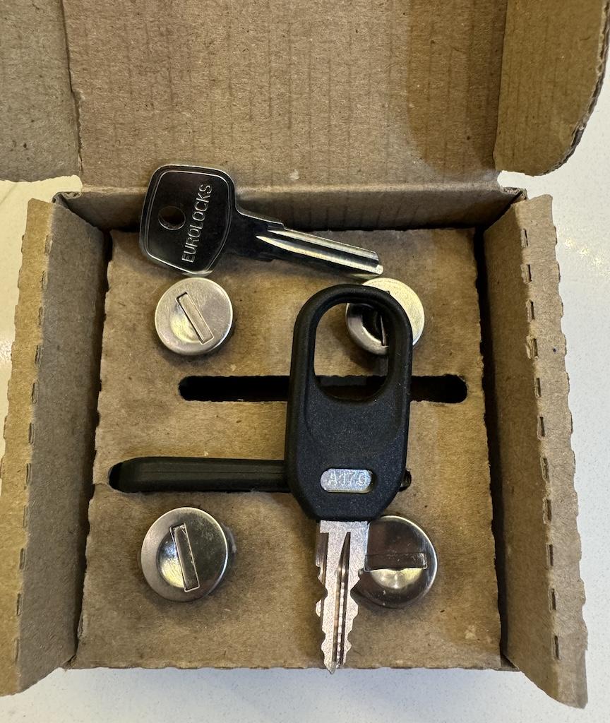 Rivian R1T R1S FS: Rivian adventure key / lock core set A170 - $10 IMG_6915
