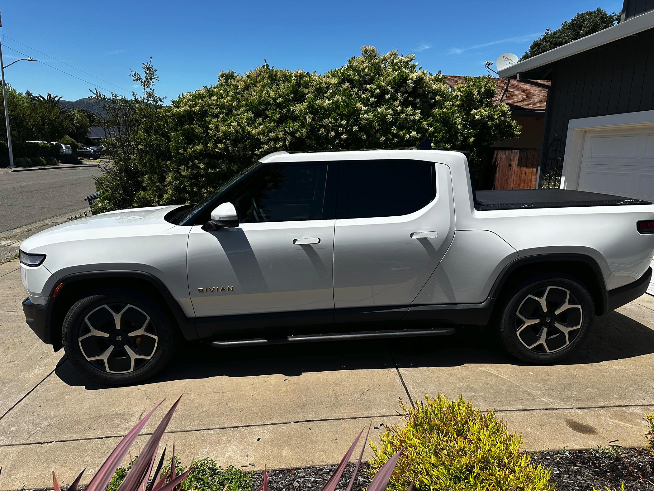 Rivian R1T R1S 2022 Rivian R1T Adventure Edition IMG_7237