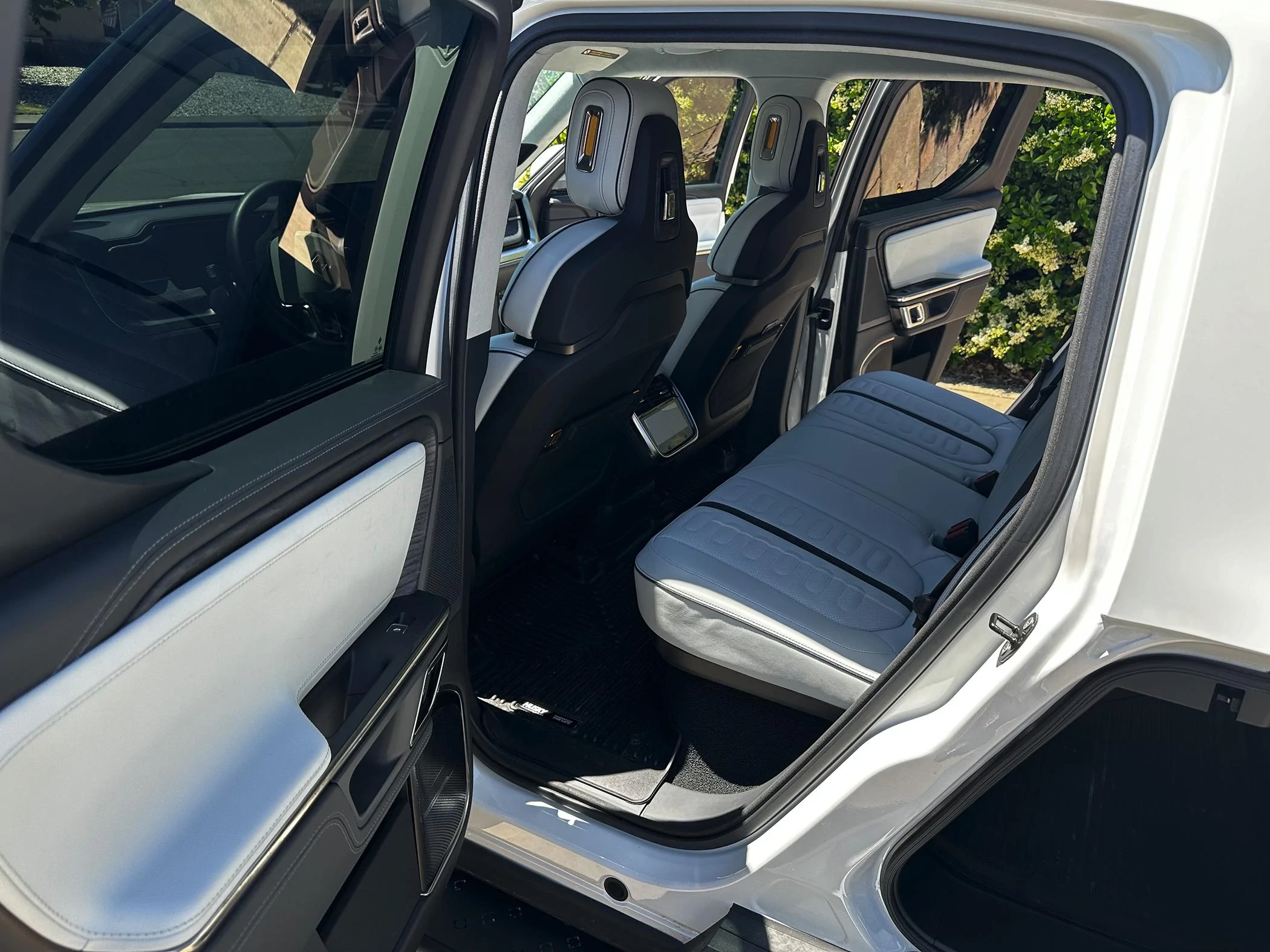 Rivian R1T R1S 2022 Rivian R1T Adventure Edition IMG_7241
