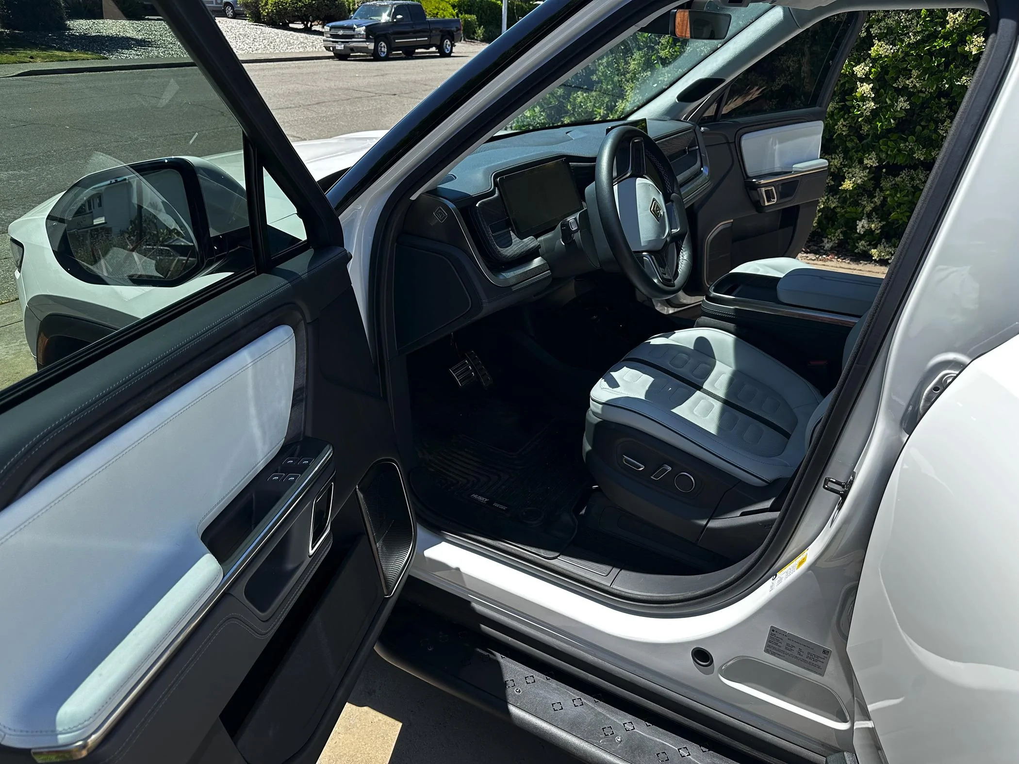 Rivian R1T R1S 2022 Rivian R1T Adventure Edition IMG_7240
