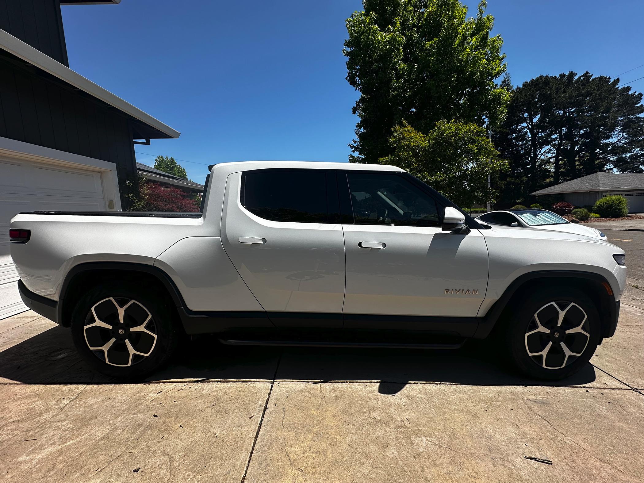 Rivian R1T R1S 2022 Rivian R1T Adventure Edition IMG_7233
