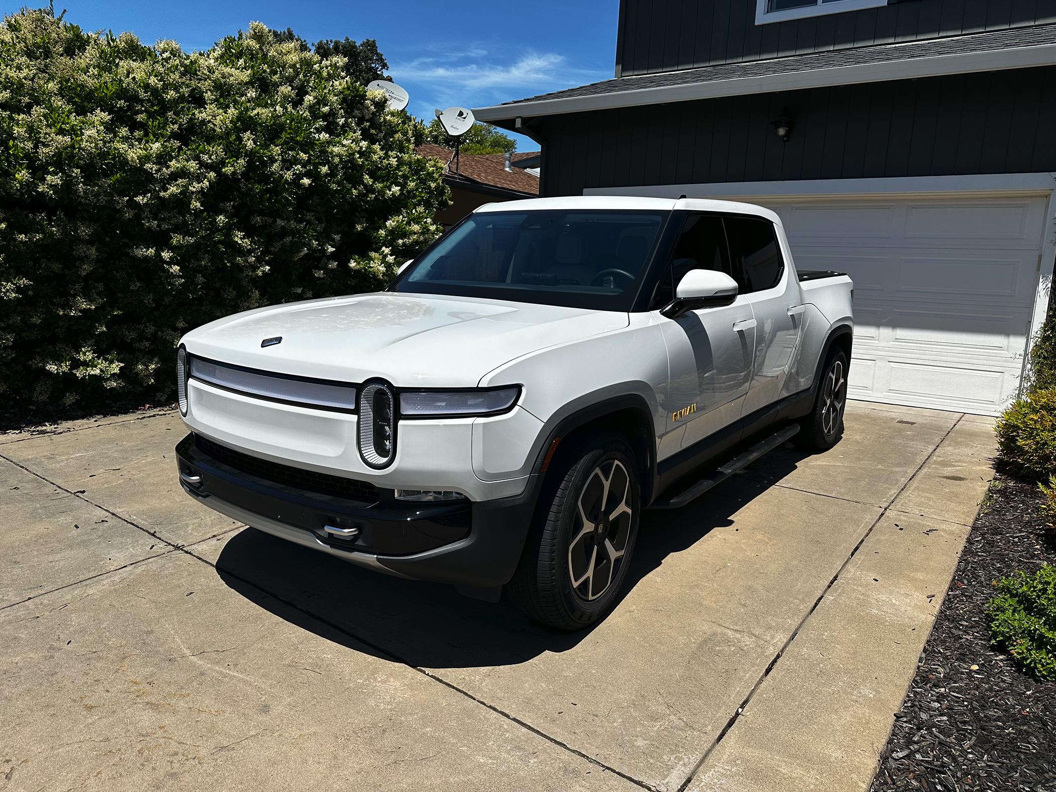 Rivian R1T R1S 2022 Rivian R1T Adventure Edition IMG_7238
