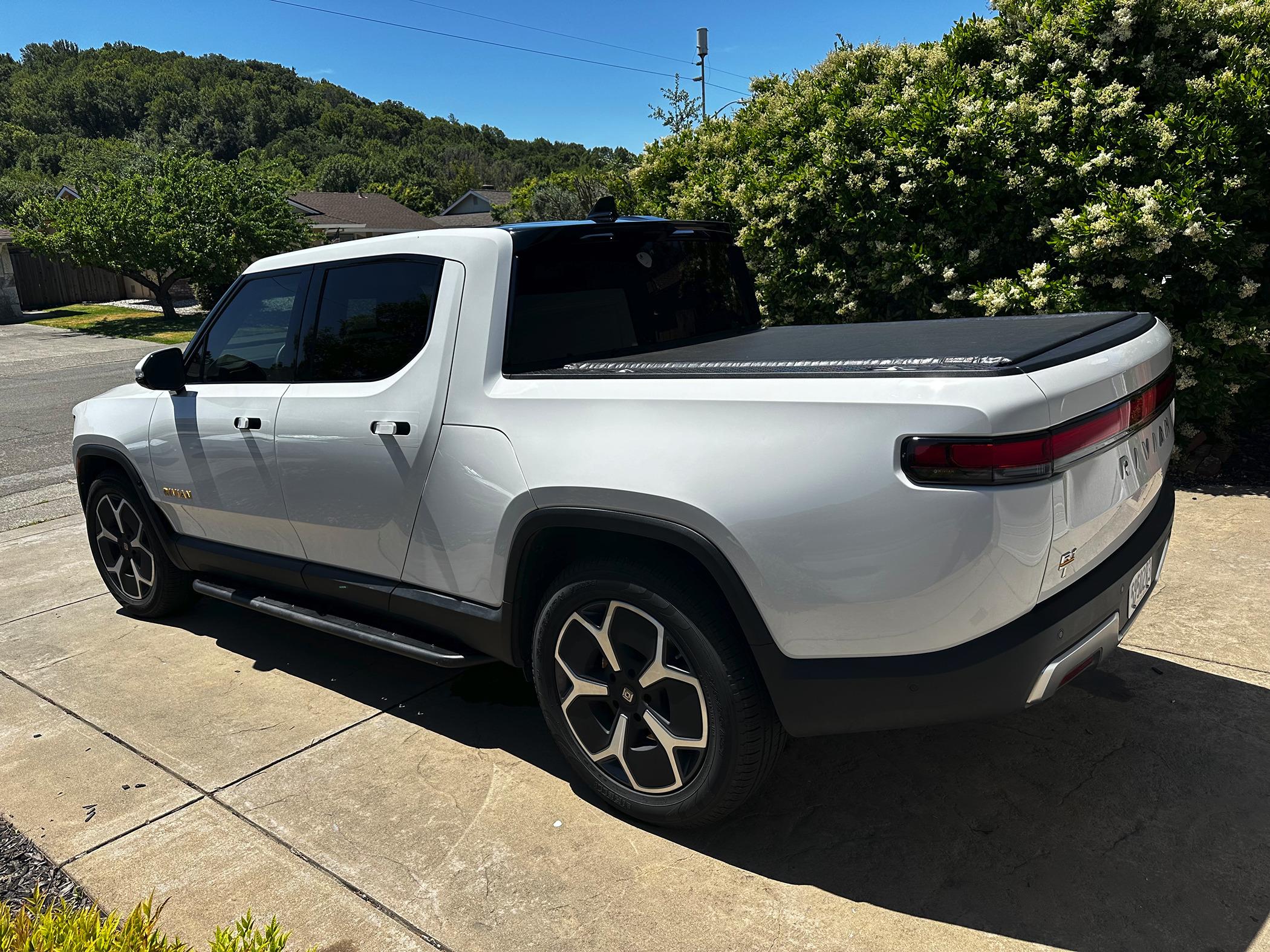 Rivian R1T R1S 2022 Rivian R1T Adventure Edition IMG_7236