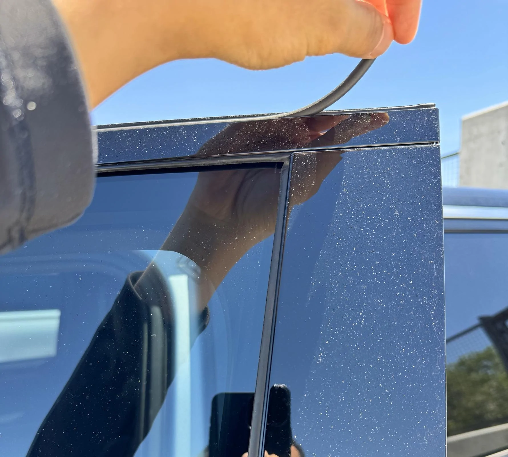 Rivian R1T R1S Guide: R1S / R1T Wind Noise FIX! door outer seal