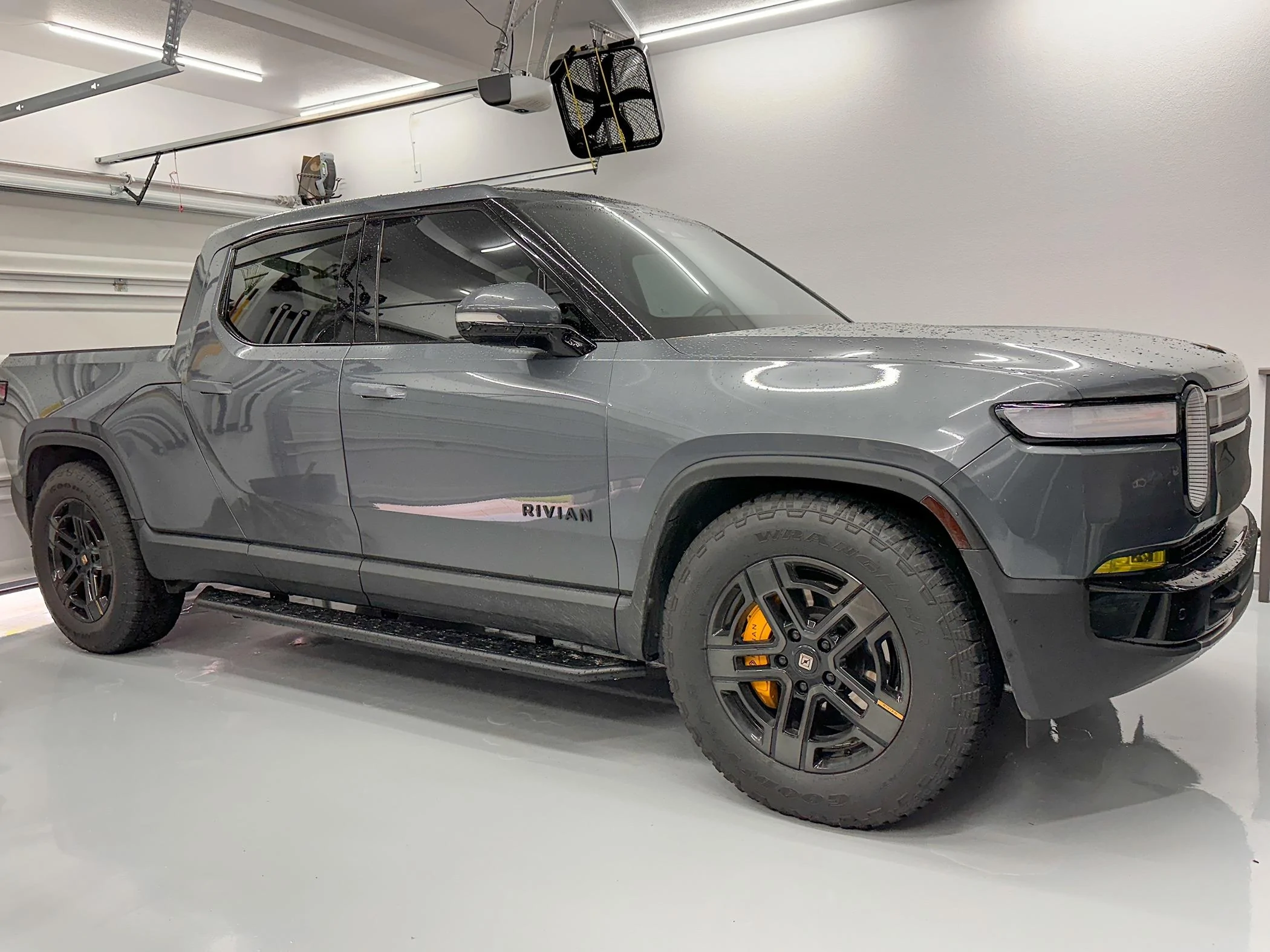 Rivian R1T R1S RealWheels EV Stainless Steel Running Boards IMG_8450