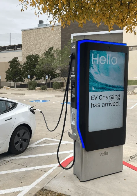 Rivian R1T R1S Conflict at the Supercharger 1716217773431-ec