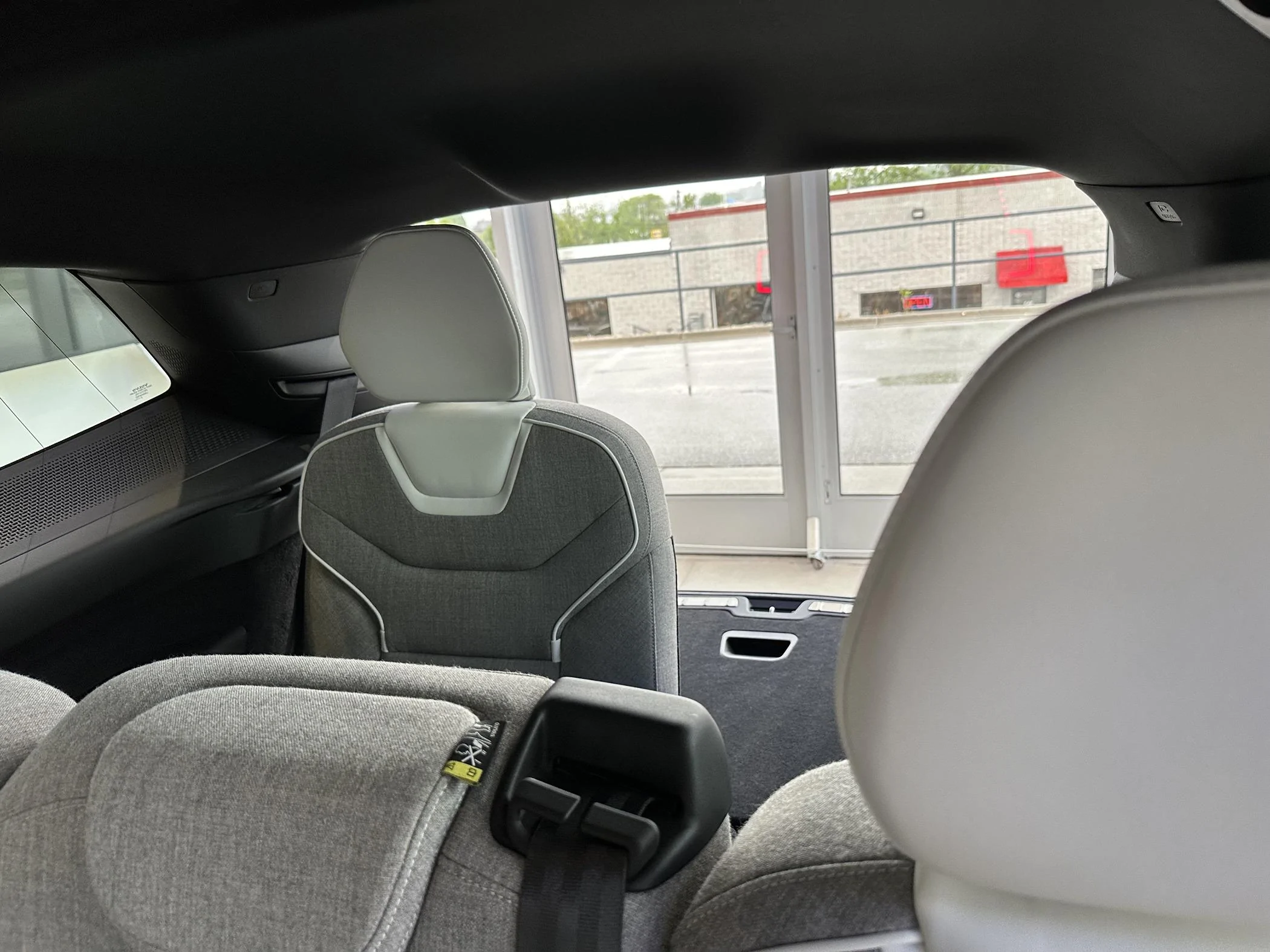 Rivian R1T R1S Volvo EX90 pricing and features info third row ex90