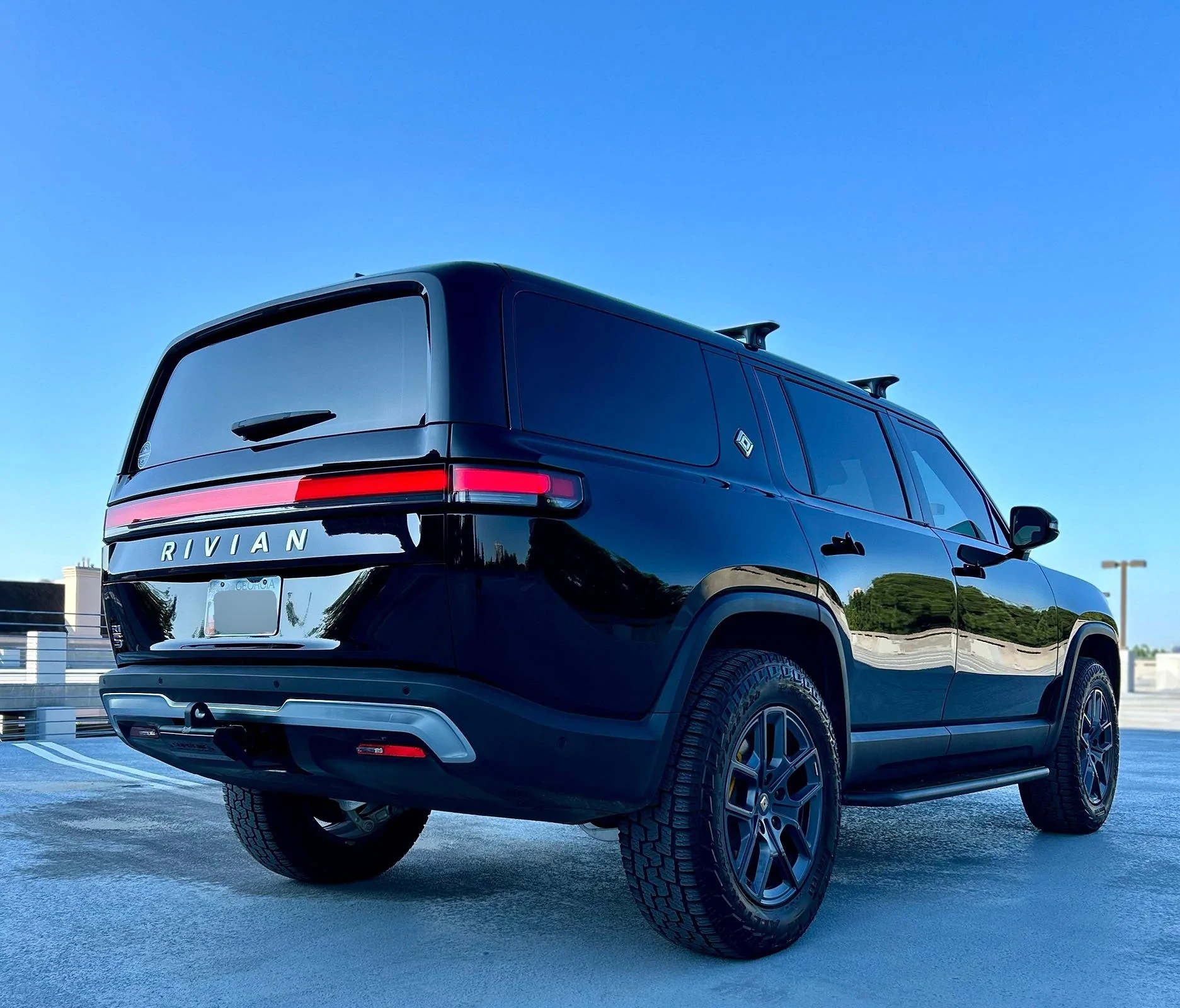 Rivian R1T R1S ATL_R1S Midnight Black Build IMG_2478
