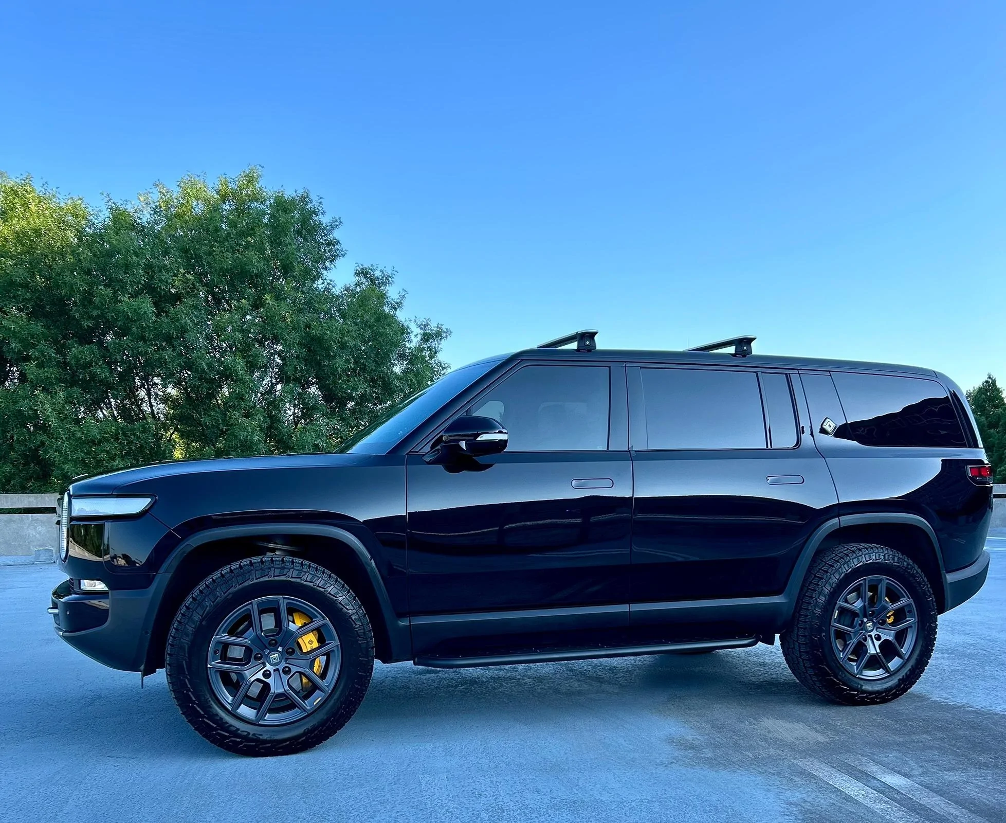 Rivian R1T R1S ATL_R1S Midnight Black Build IMG_2469