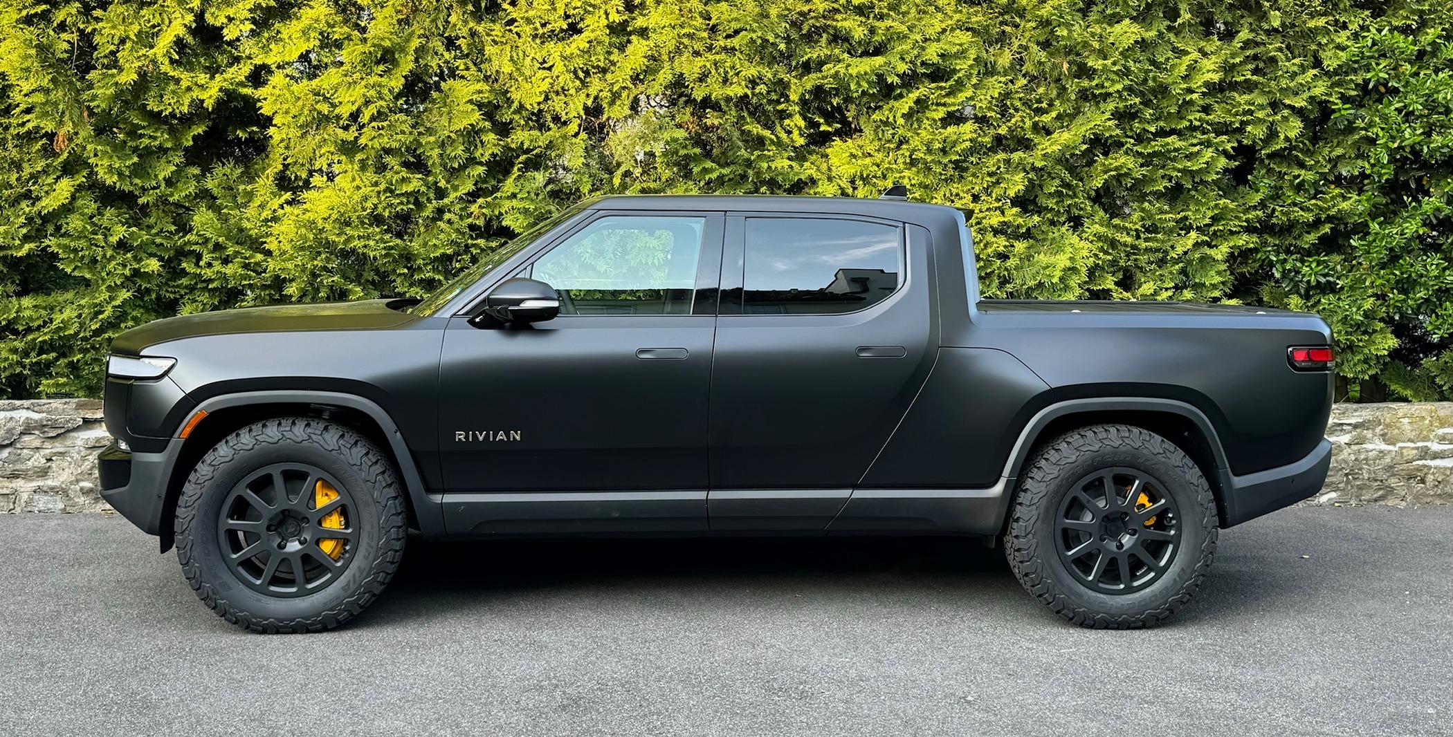 Rivian R1T R1S Black R1T with Stealth Wrap + Thuren Wheels + BFG KO2s (295/65/R20) Tires R1T v2