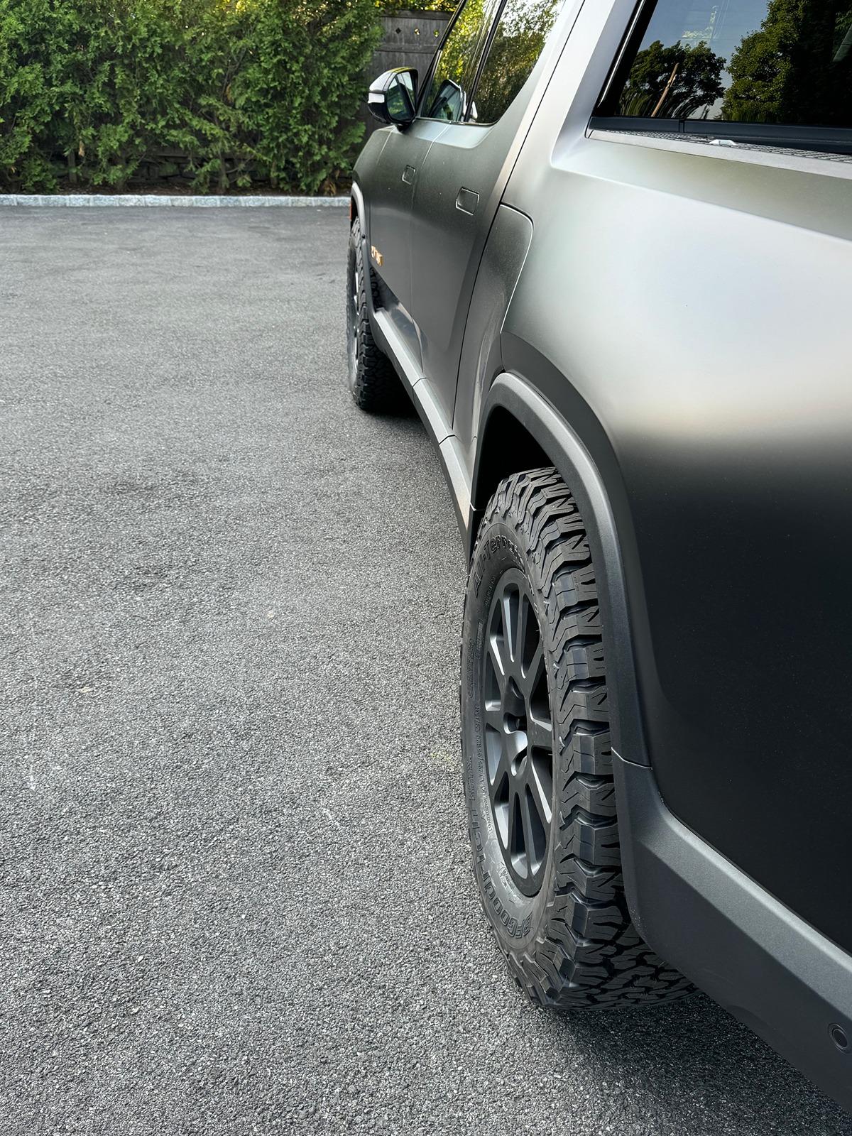 Rivian R1T R1S Black R1T with Stealth Wrap + Thuren Wheels + BFG KO2s (295/65/R20) Tires R1T v3