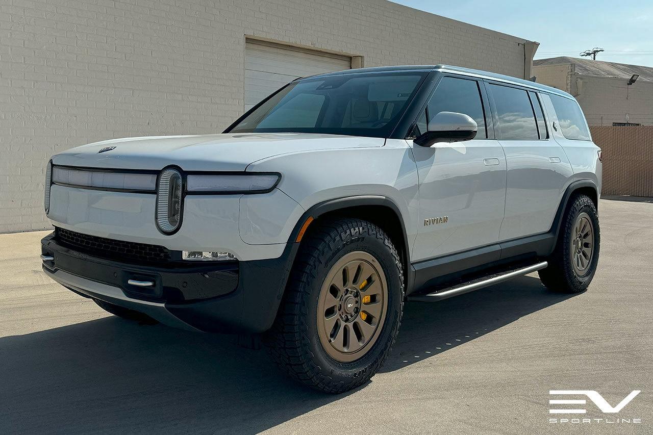 Rivian R1T R1S RMaxx Running Boards for R1T and R1S @ EV Sportline - Free "RIVIAN" Swag Giveway cig-cozy-gallery-12584Hdu-glacier-white-rivian-r1s-triple-slot-runningboards-r1000-ab-1-xxl (1)