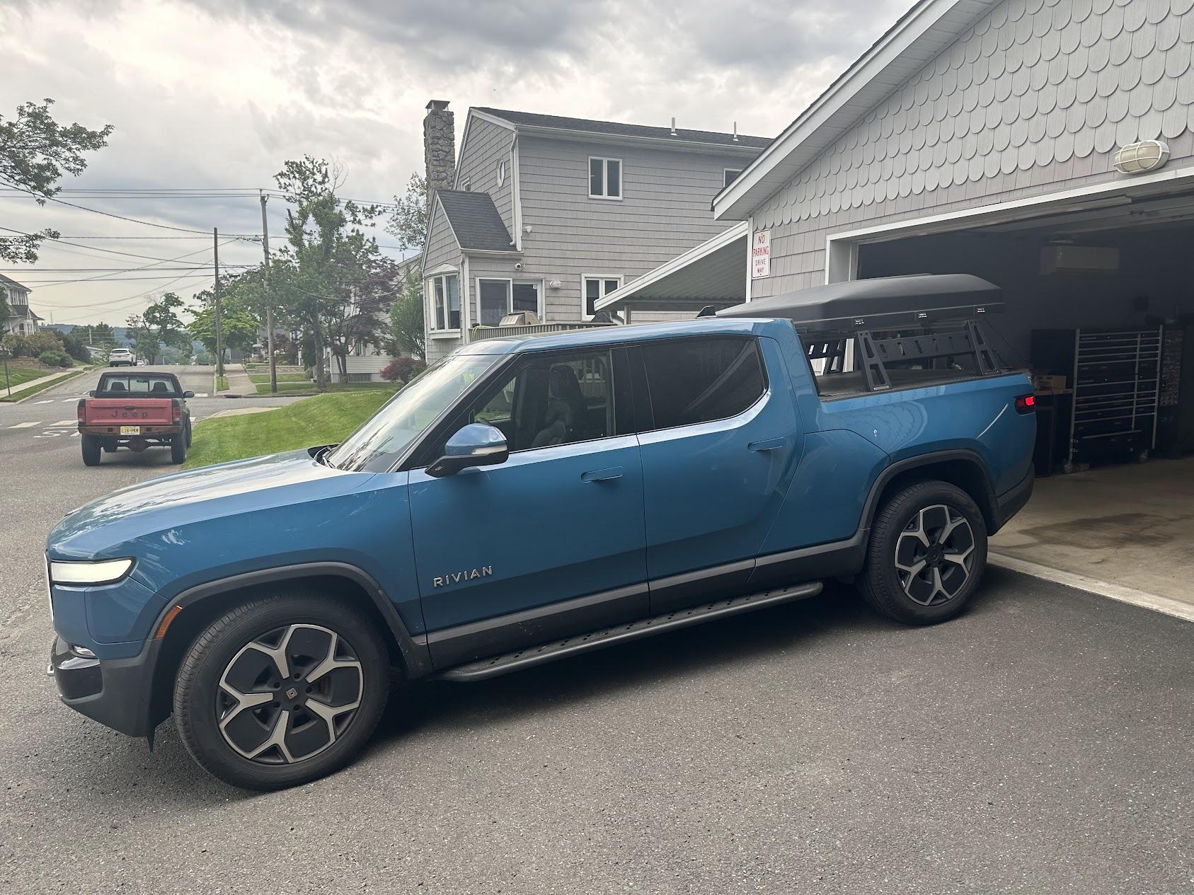Rivian R1T R1S Range Industries Sierra Bed Rack installed ANJAEkZ