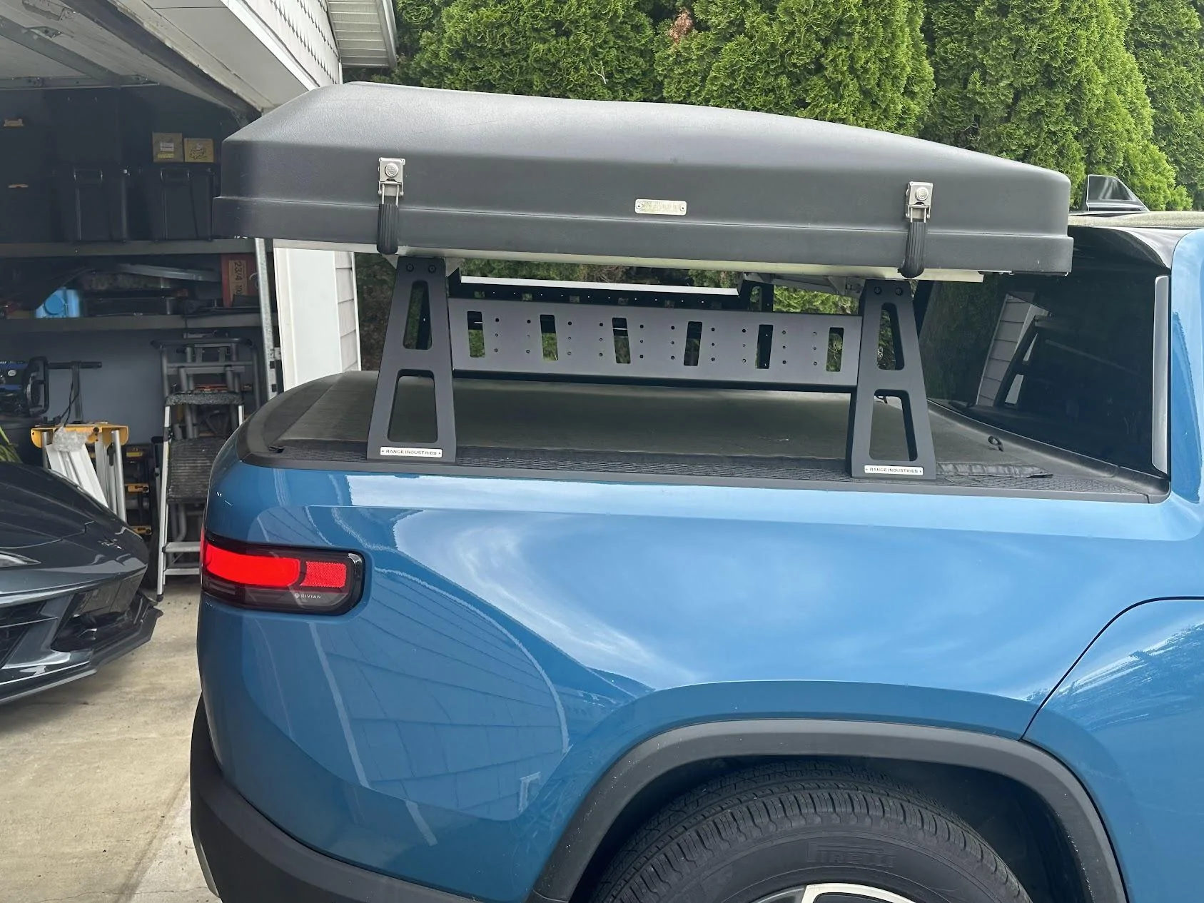 Rivian R1T R1S Range Industries Sierra Bed Rack installed XlfIDKh