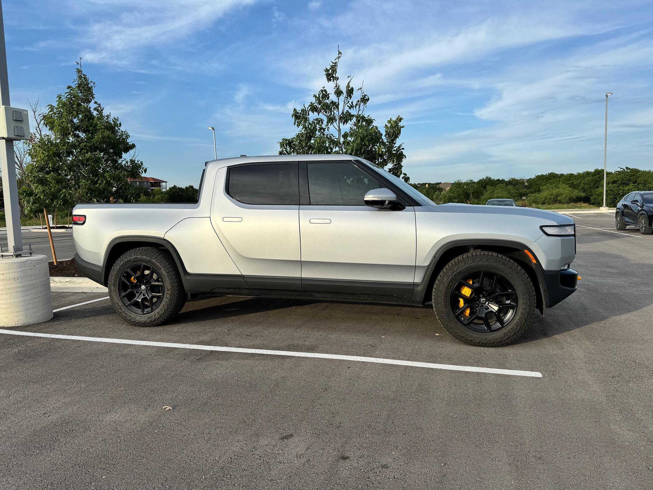 Rivian R1T R1S Matte wrap gang! Let's see photos of your matte Rivian R1T & R1S IMG_4959