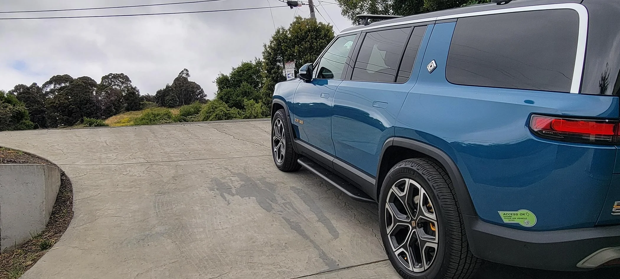 Rivian R1T R1S RMaxx Running Boards for R1T and R1S @ EV Sportline - Free "RIVIAN" Swag Giveway 1716572958203814086418023663685