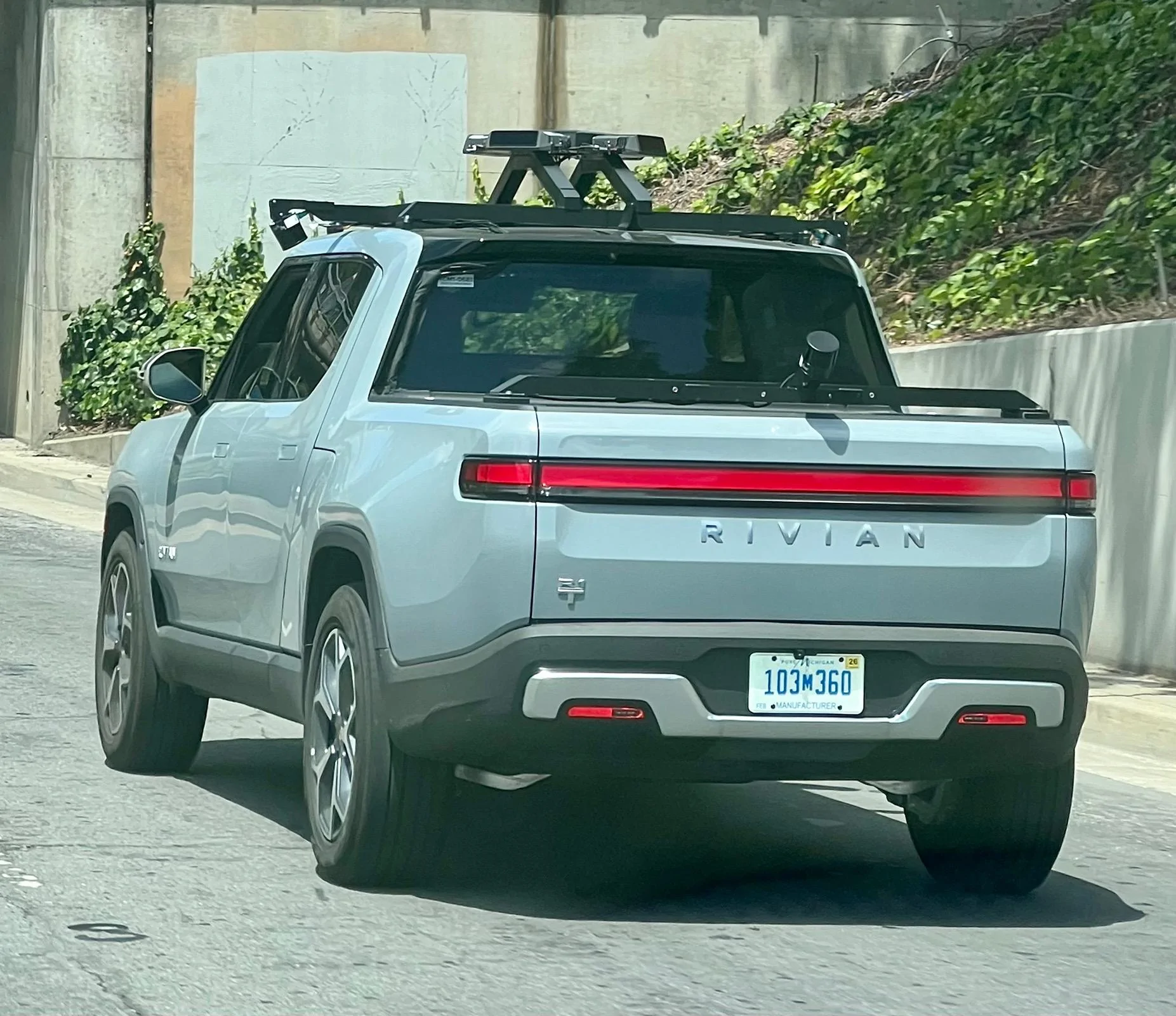 Rivian R1T R1S R1T spotted with experimental FSD style cameras IMG_5537