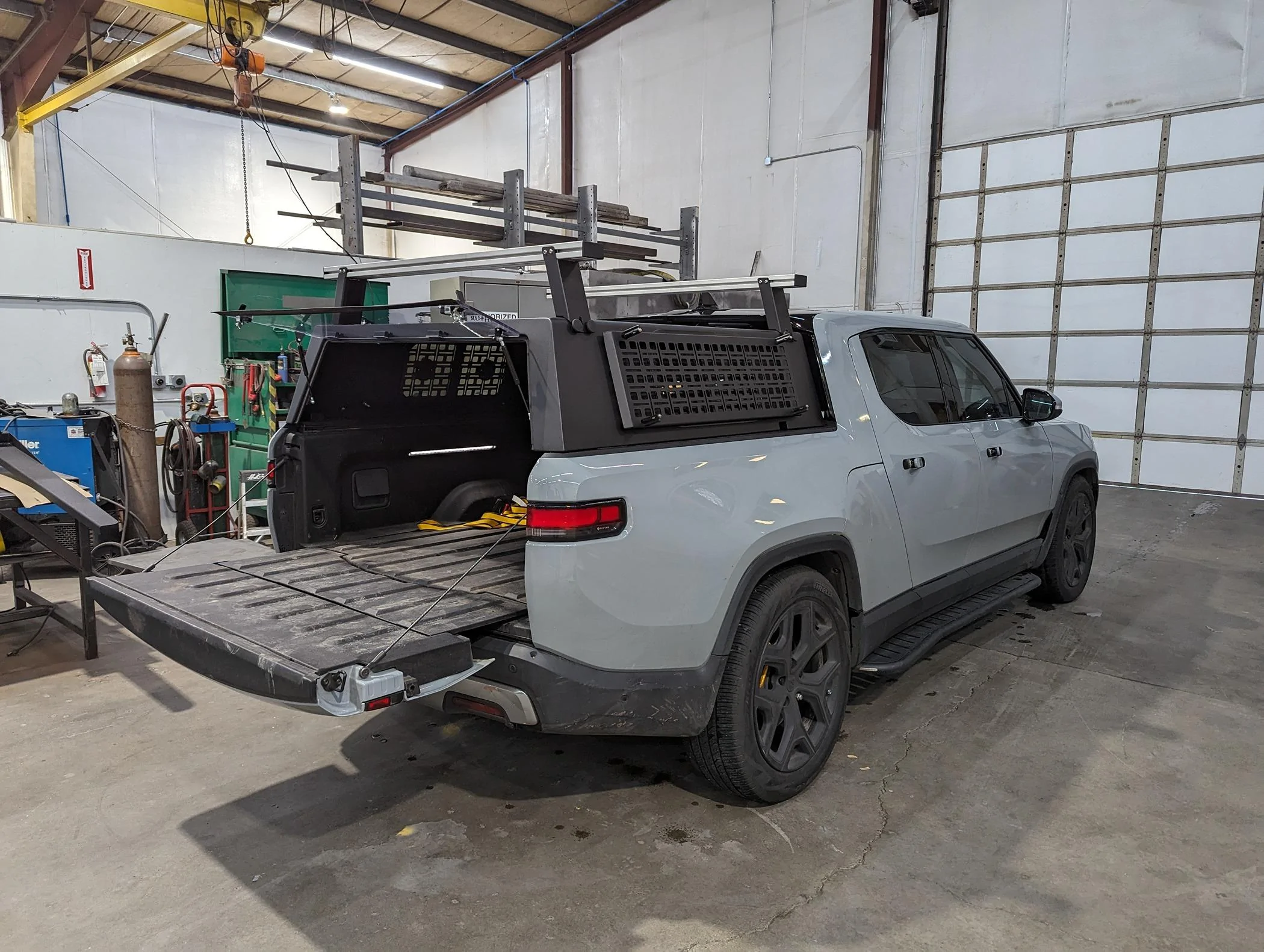 Rivian R1T R1S Where to place a Fire Extinguisher 1000003819
