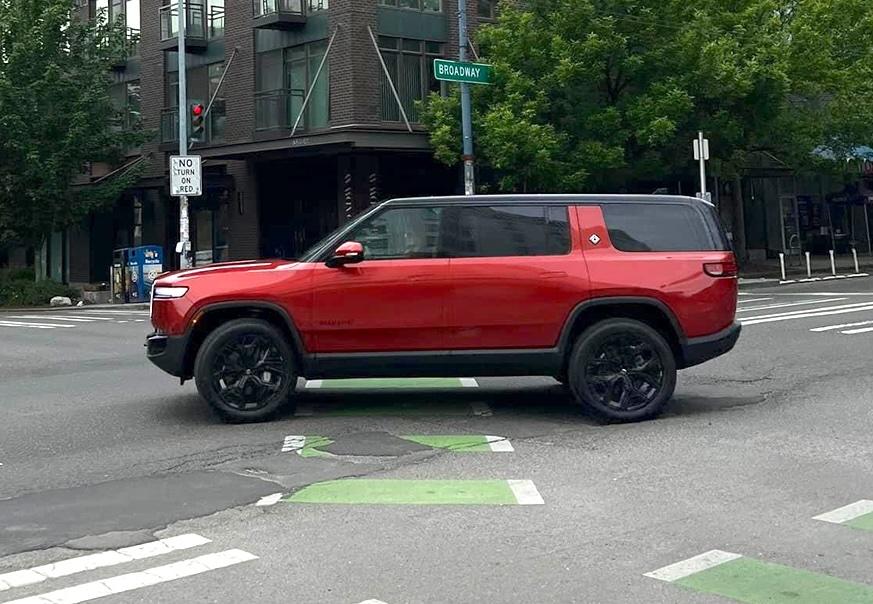 rivian r1 r1s refresh spotted seattle 5.jpeg