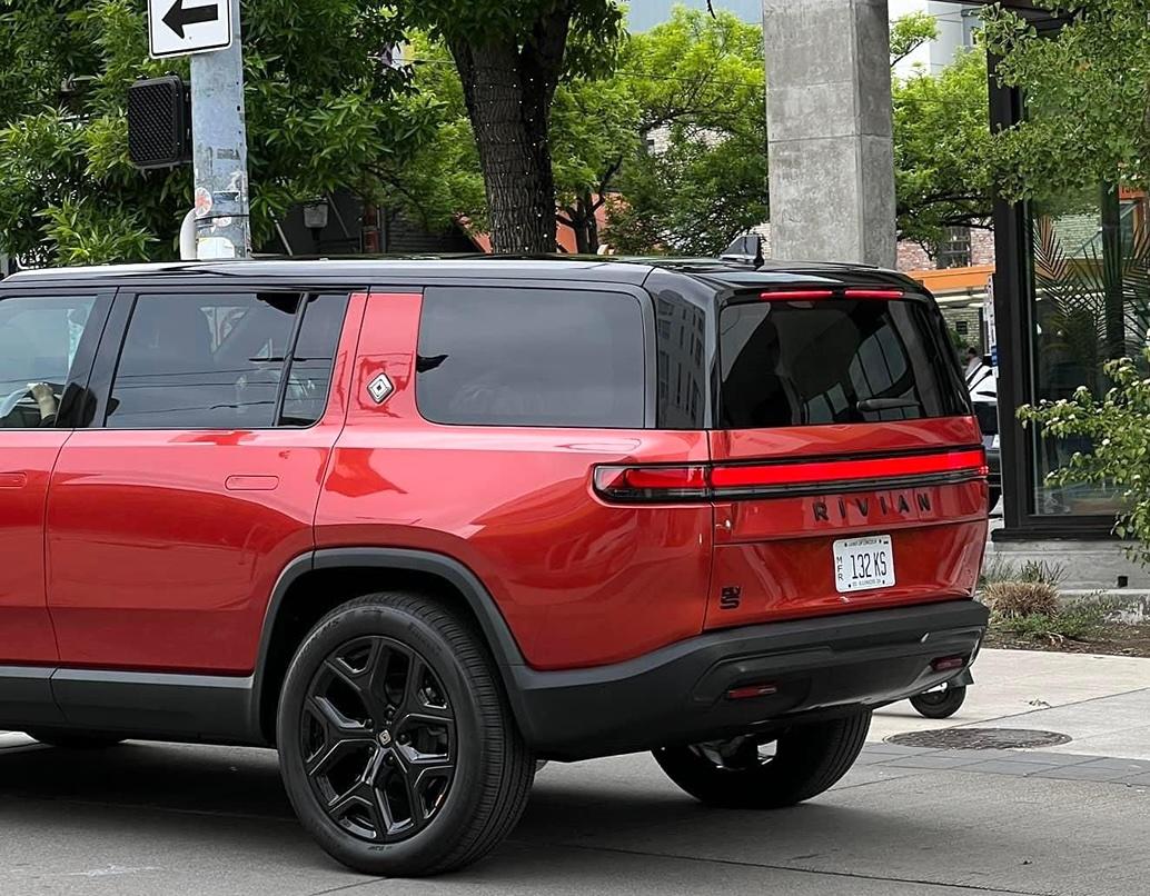 rivian r1 r1s refresh spotted seattle 4.jpeg