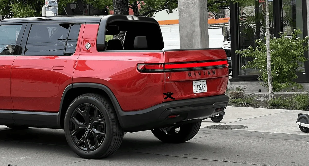 Rivian R1T R1S New R1 Refresh spotted photos! [Updated w/ New Wheel Aero Covers pic] 1716920711606-ey