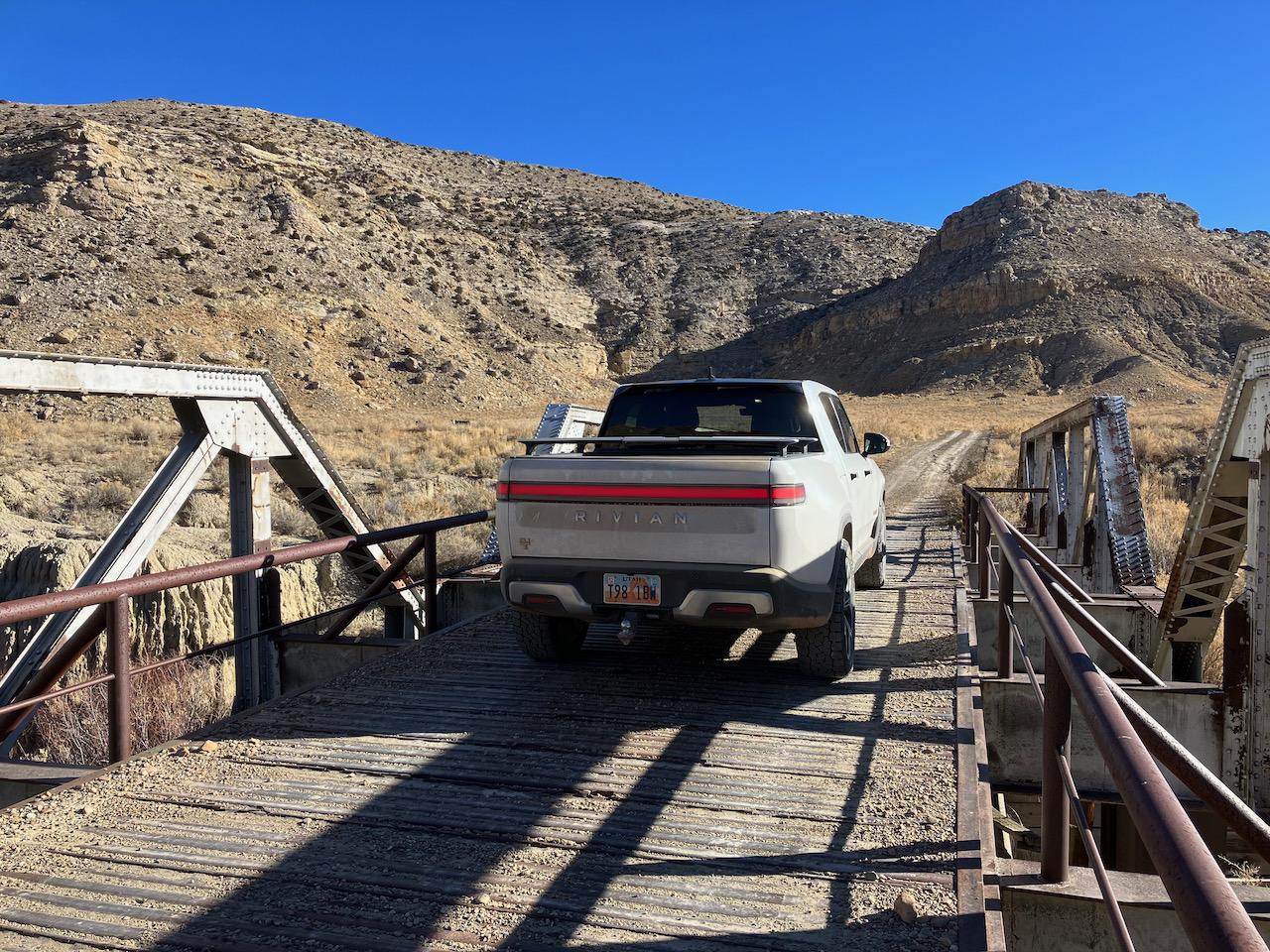 Rivian R1T R1S WTB: OEM Crossbars, will pay to ship. Rivian cross bars - 1