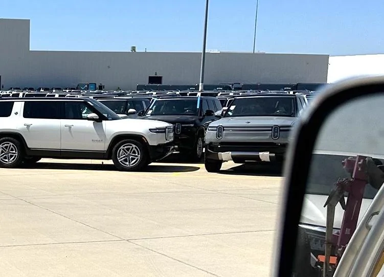 Rivian R1T R1S New R1 Refresh spotted photos! [Updated w/ New Wheel Aero Covers pic] 2025 rivian r1 refresh 4