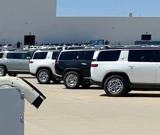 Rivian R1T R1S New R1 Refresh spotted photos! [Updated w/ New Wheel Aero Covers pic] 2025 rivian r1 refresh 1