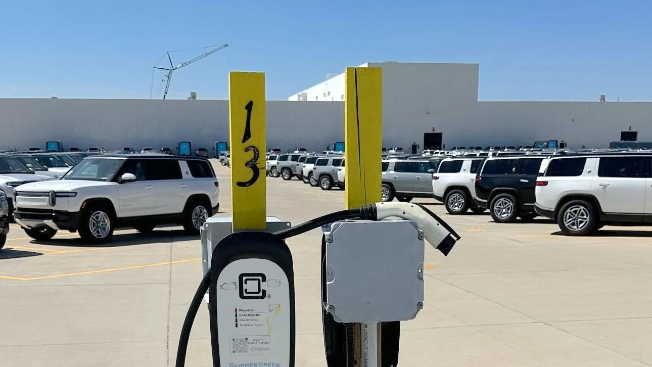 Rivian R1T R1S New R1 Refresh spotted photos! [Updated w/ New Wheel Aero Covers pic] 2025 rivian r1 refresh 2