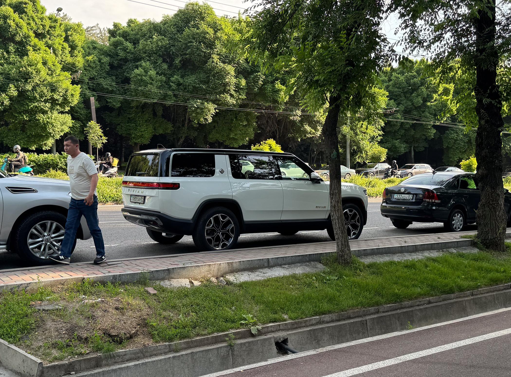 Rivian R1T R1S R1S spotted in Almaty, Kazakhstan IMG_0194