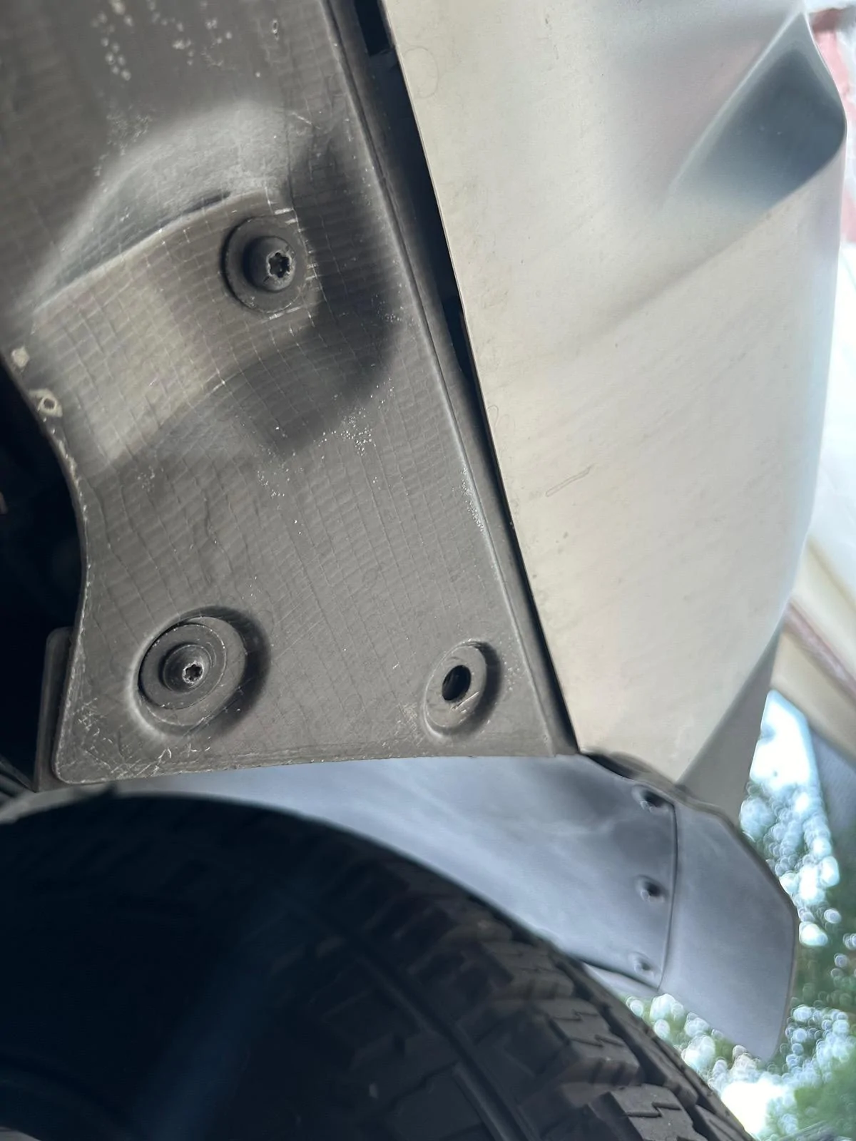 Rivian R1T R1S Missing underbody torx screws IMG_2139