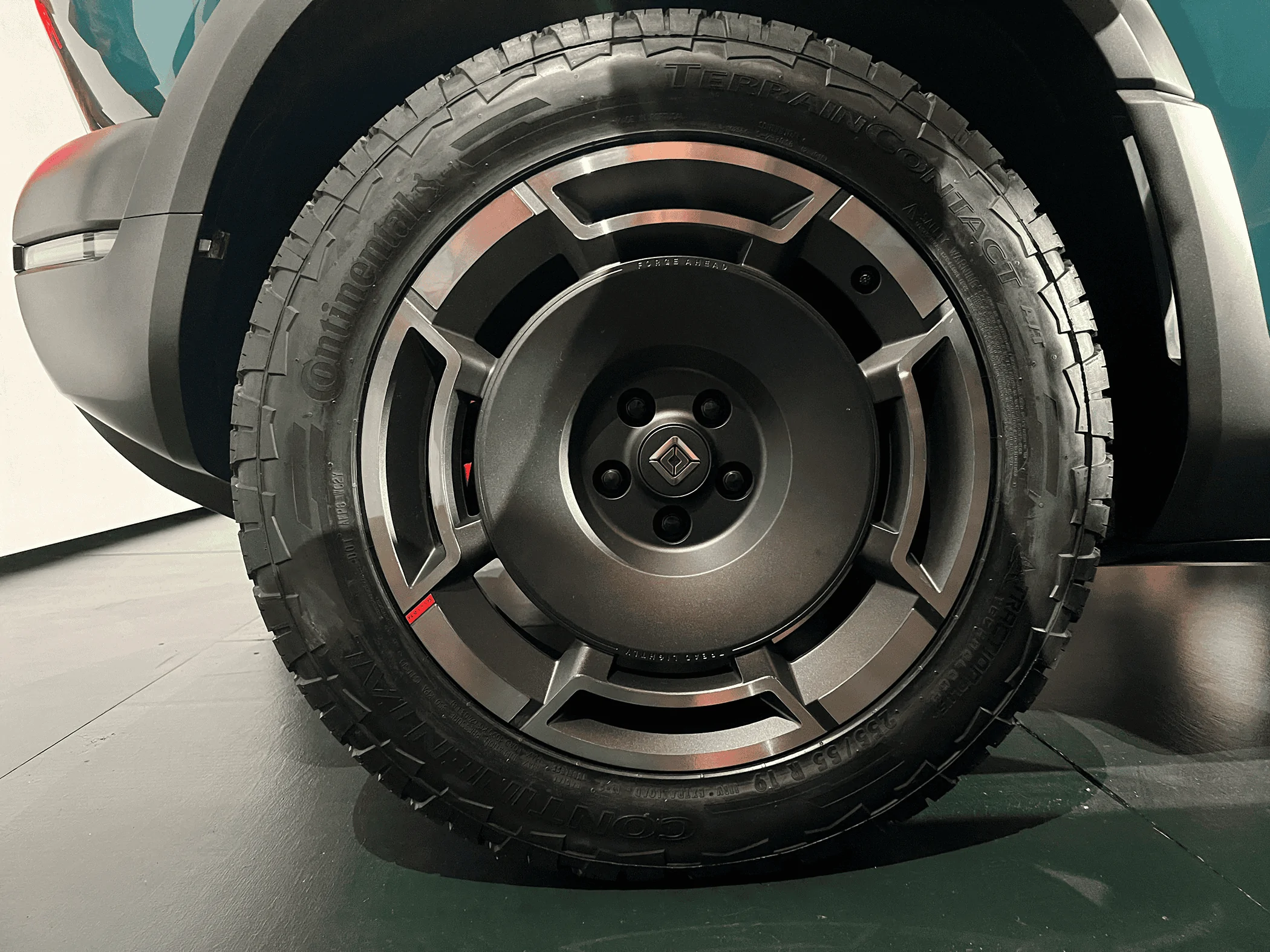 Rivian R1T R1S New R1 Refresh spotted photos! [Updated w/ New Wheel Aero Covers pic] 1717107576649-yo