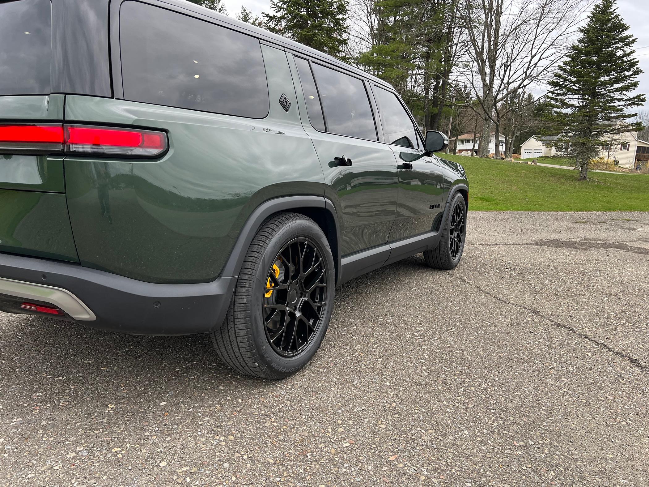 Rivian R1T R1S s00nish new 20" KAOS wheels and 22" back in stock IMG_4513