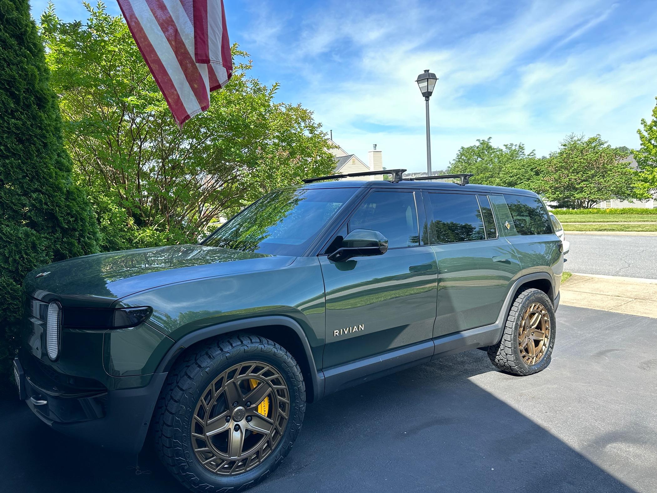 Rivian R1T R1S Blacking Out Crossbars IMG_2092