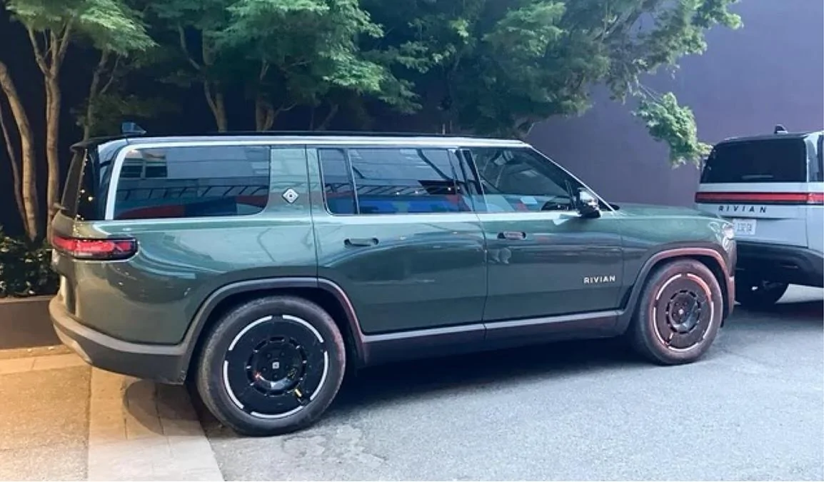Rivian R1T R1S R1S / R1T Refresh Aero Steel Wheels & Blackout Version R1S : R1T Refresh Aero Steel Wheels & Blackout Version