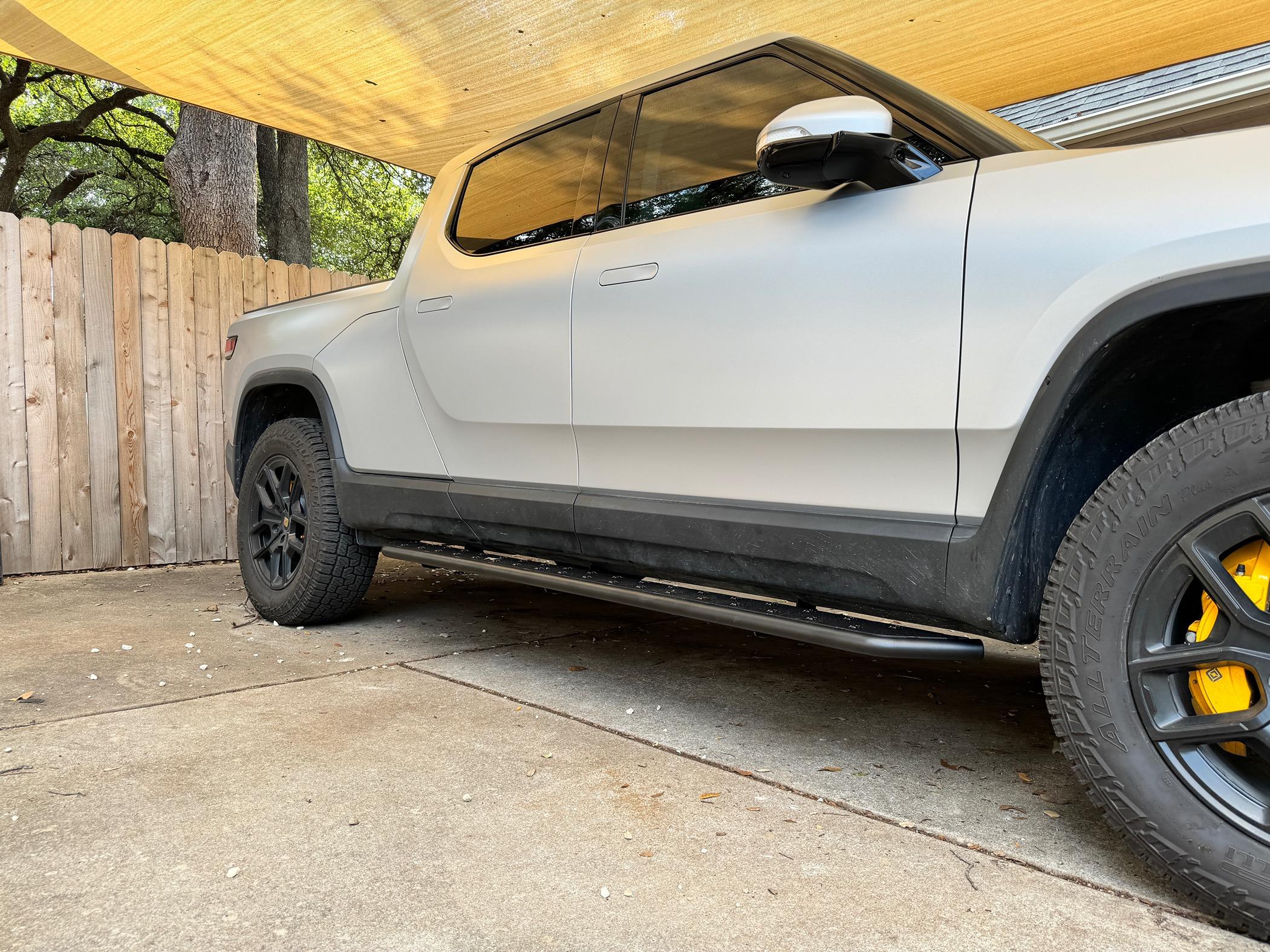 Rivian R1T R1S RealWheels EV Stainless Steel Running Boards IMG_5061