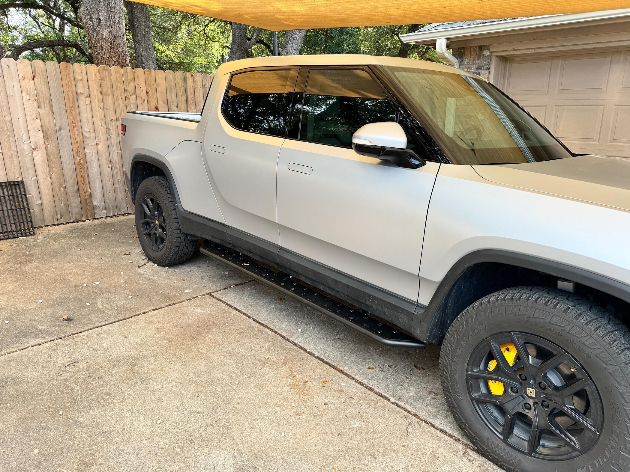 Rivian R1T R1S RealWheels EV Stainless Steel Running Boards IMG_5060