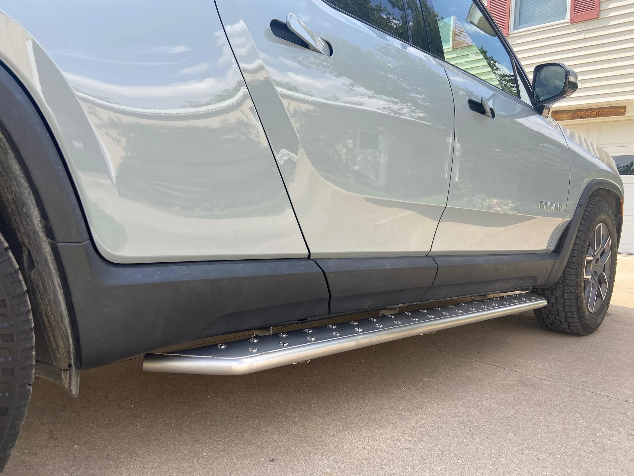 Rivian R1T R1S RealWheels EV Stainless Steel Running Boards IMG_2184