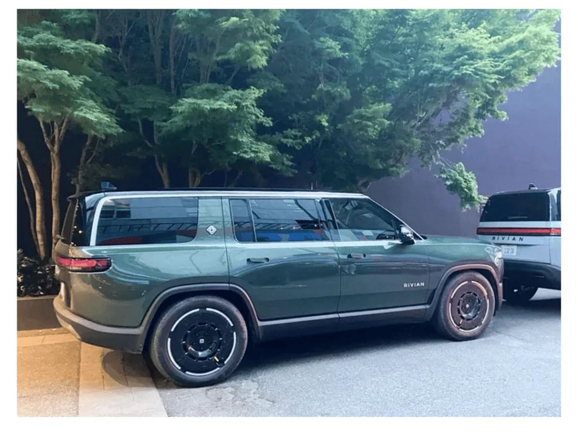 Rivian R1T R1S New 2025 R1 22" Wheels? 1717244051801-48