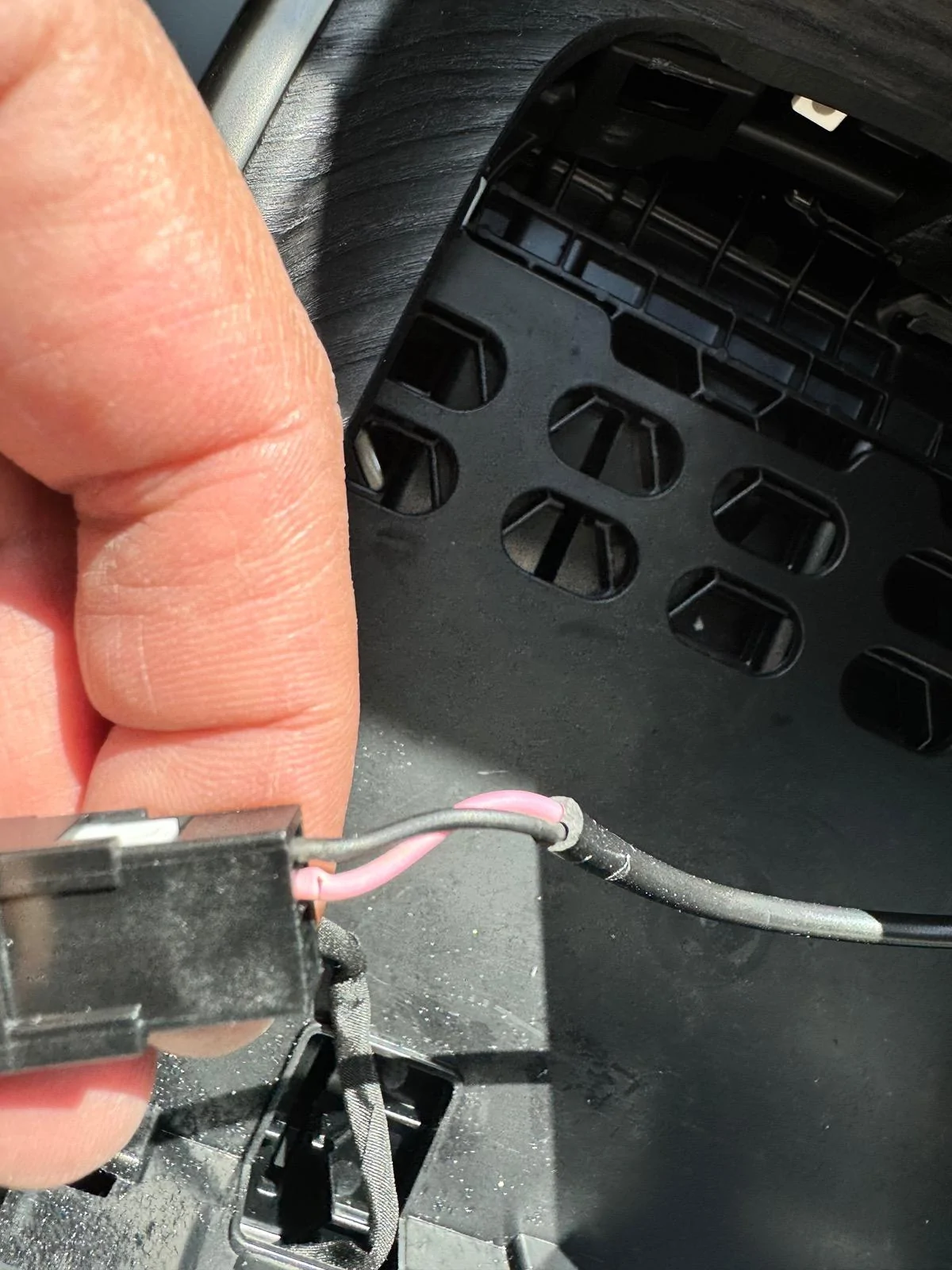 Rivian R1T R1S UPDATE - OpenSource EV Ultimate MageSafe Charging Pad V2 IMG_3220