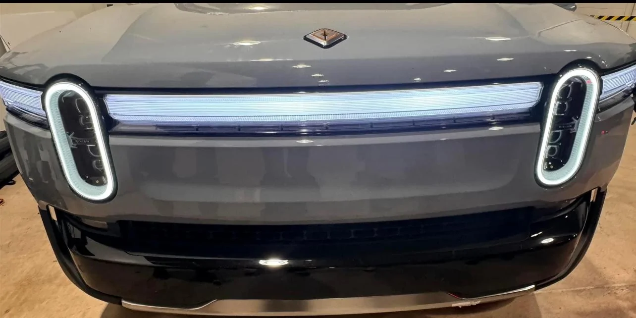 Rivian R1T R1S New Pics -- R1 Refresh Light Bar / Headlights / Frunk / Interior Lighting Themes! IMG_0647