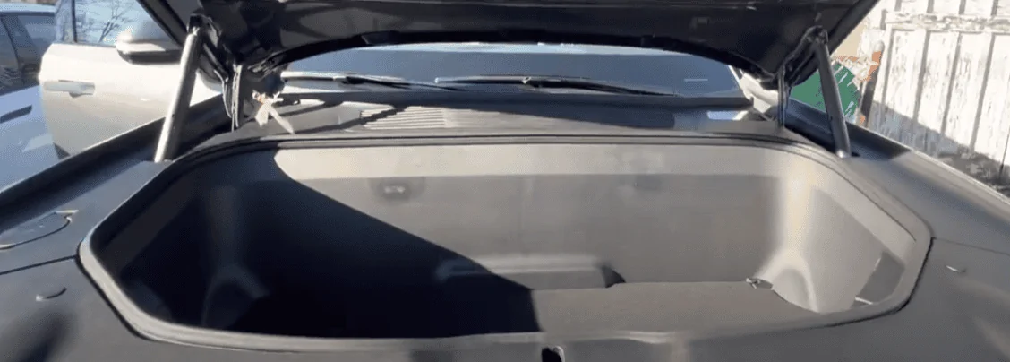 Rivian R1T R1S New Pics -- R1 Refresh Light Bar / Headlights / Frunk / Interior Lighting Themes! 1717603261081-8u
