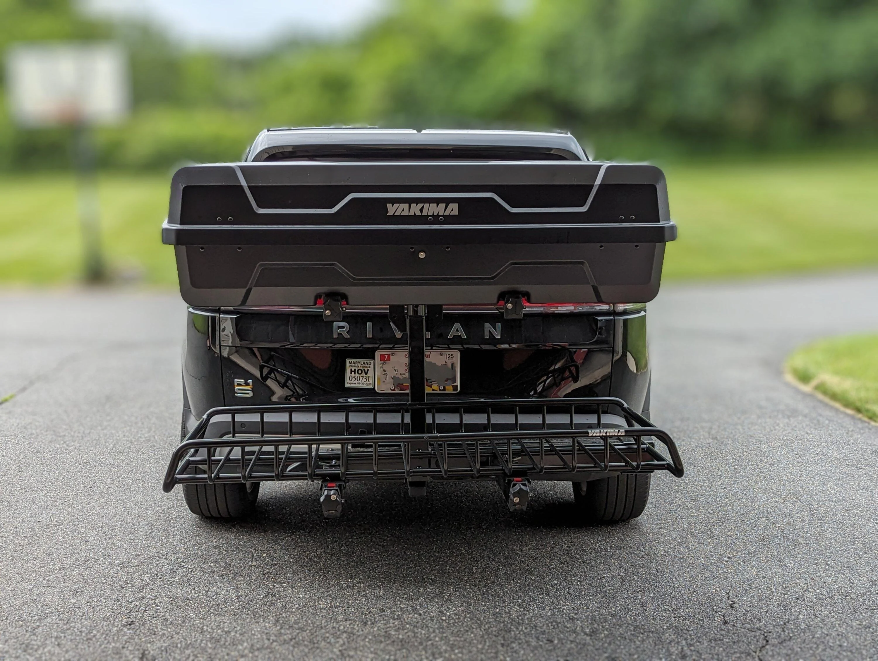 Rivian R1T R1S Yakima EXO System is the best swing away cargo hitch-based solution for my R1S YakimaEXO_RivianR1S_rearvi
